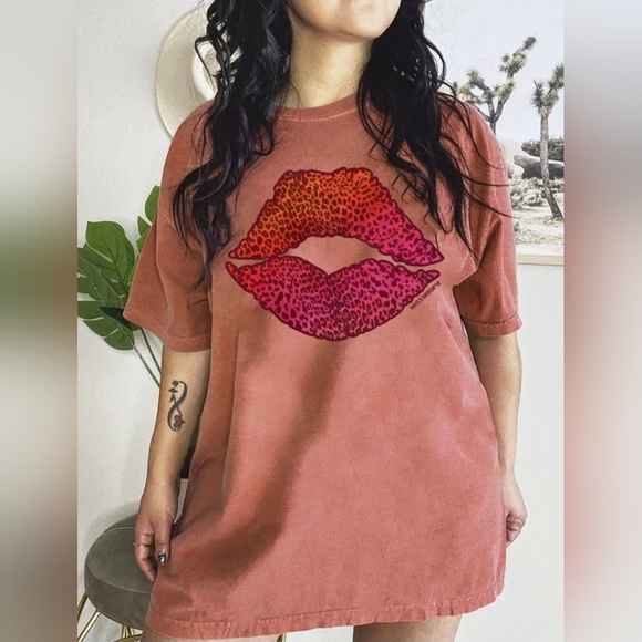 5X Vintage 100% Cotton Leopard Sunset Kiss Lips Graphic Tee - Picture 1 of 7